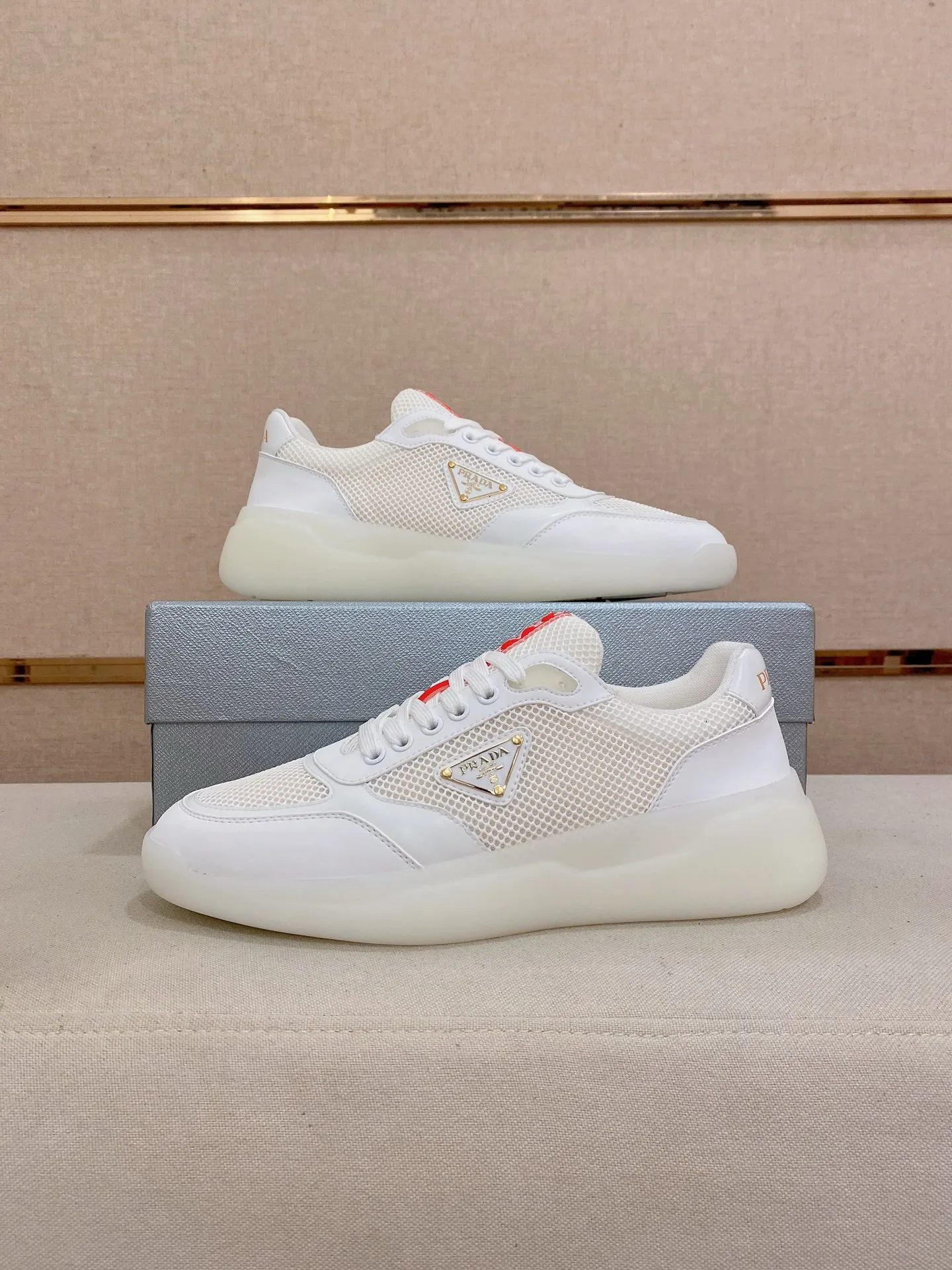 Men's shoes 💰 620💰 ✔️✔️✔️Higher version High-quality new PRADA (Prada) counters are launched simultaneously. The new men's shoes and 😘fabric are made of high-tech glue-making technology. Lining: Full cowhide lining. 👍🏿 High-end ☄️ Air-cushion molded anti-slip foam outsole, exquisite lines, simple and elegant, comfortable and high-end for leisure travel. Code number: 38 to 44 (45 can be customized and cannot be returned or exchanged)